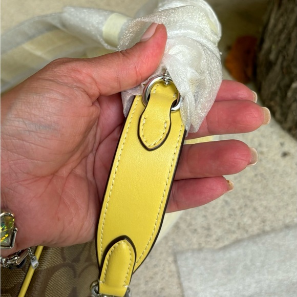 Authentic COACH Coated signature canvas/smooth leather zip top Crossbody - Picture 8 of 16